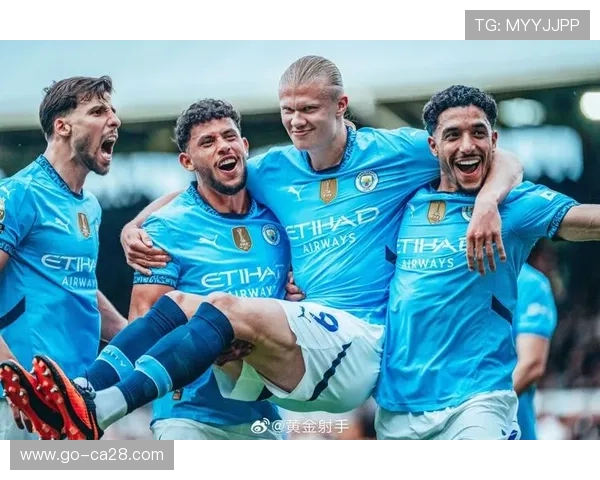 曼城对阵富勒姆,哈兰德里程碑进球后与队友相拥庆祝 曼城对阵富勒姆,哈兰德里程碑进球后与队友相拥庆祝