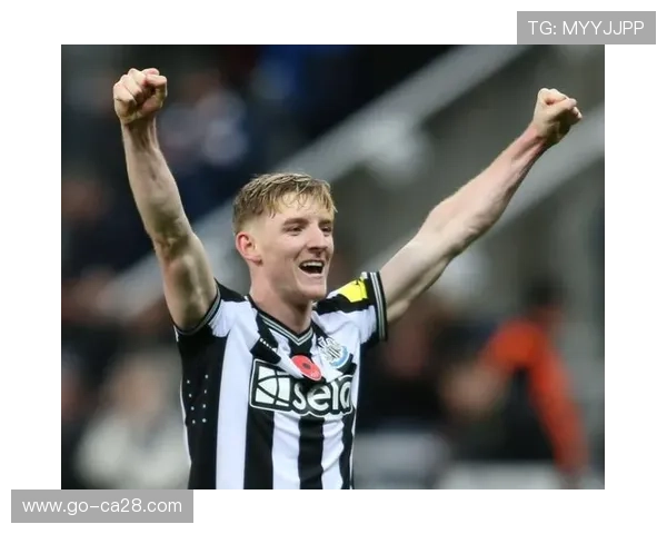 曼联1-0小胜纽卡斯尔，多古凌空扫射制胜