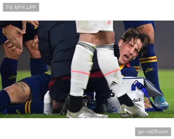 罗马后卫曼奇尼半场伤退，右腿内收肌受伤需进一步检查